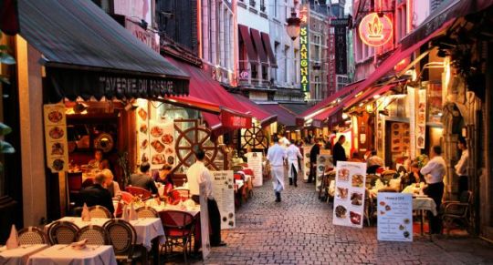 dusk-restaurants-rue-des-bouchers-brussels-belgium_main